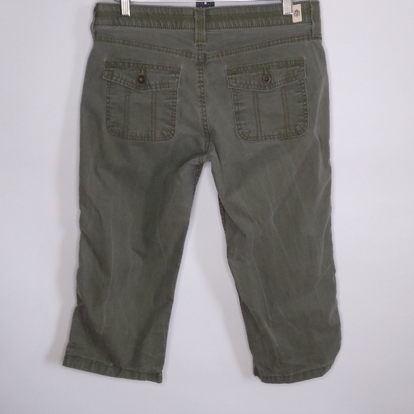 Levis capris size 8 - Picture 4 of 6